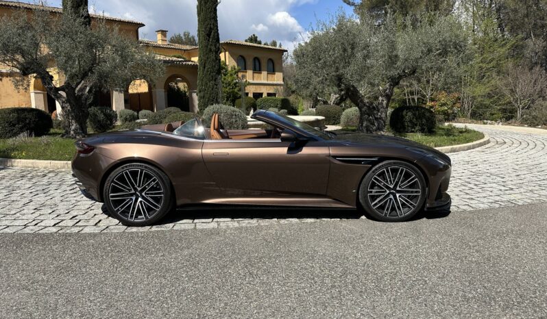 
								ASTON MARTIN DB12 VOLANTE DB 12 volante full									
