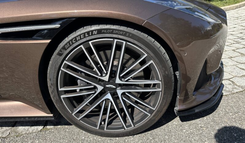 
								ASTON MARTIN DB12 VOLANTE DB 12 volante full									