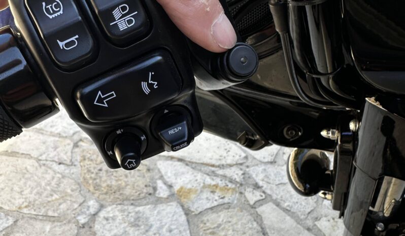 
								Harley-Davidson Cvo Street Glide SPECIAL full									