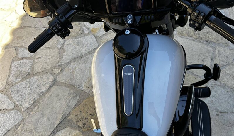 
								Harley-Davidson Cvo Street Glide SPECIAL full									