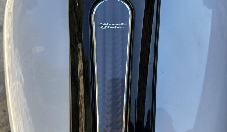 
								Harley-Davidson Cvo Street Glide SPECIAL full									