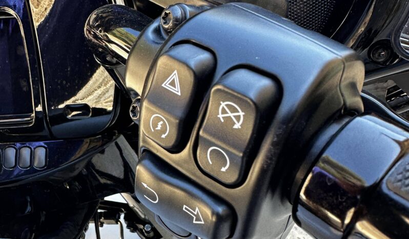 
								Harley-Davidson Cvo Street Glide SPECIAL full									