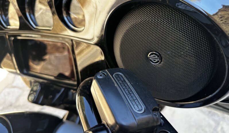 
								Harley-Davidson Cvo Street Glide SPECIAL full									