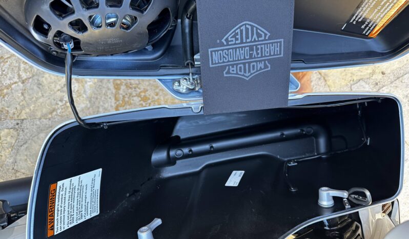 
								Harley-Davidson Cvo Street Glide SPECIAL full									