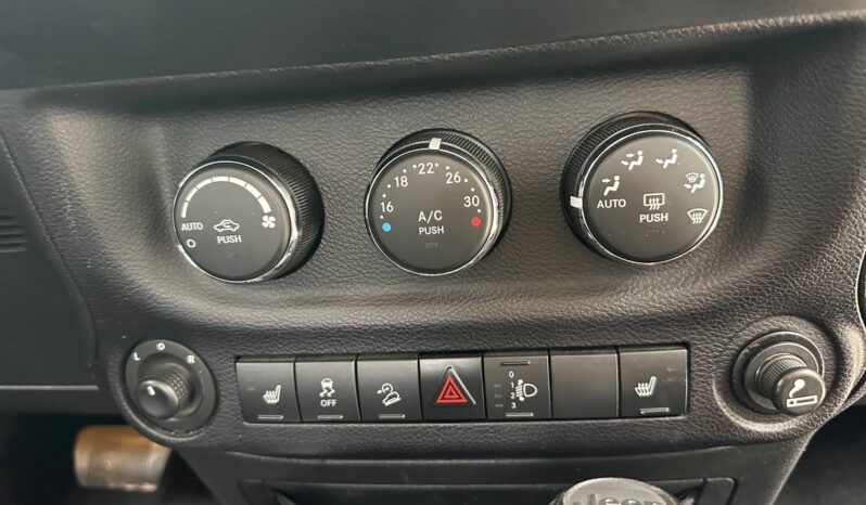 
								Jeep Wrangler  2.8 CRD 200 FAP Sahara BVA full									