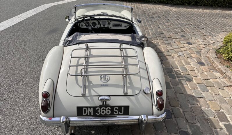 
								MGA 1600 MGA 1600 full									