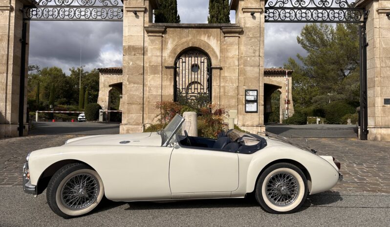 
								MGA 1600 MGA 1600 full									