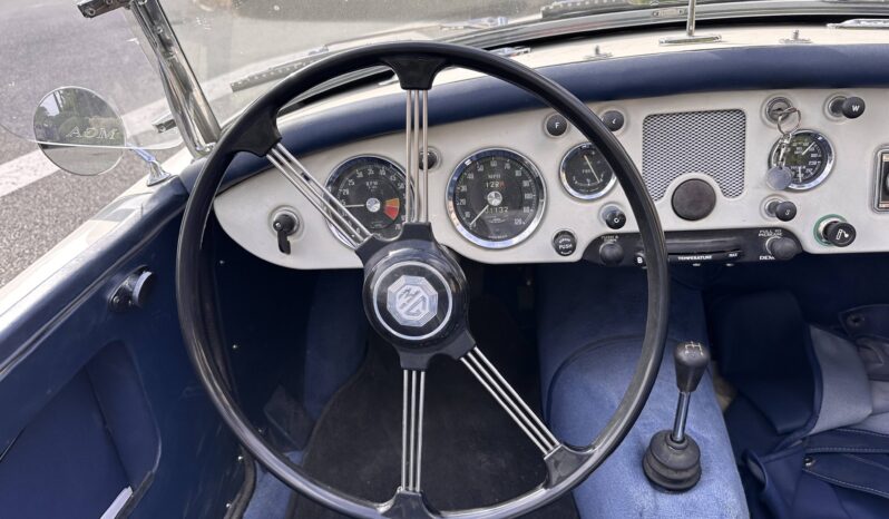 
								MGA 1600 MGA 1600 full									