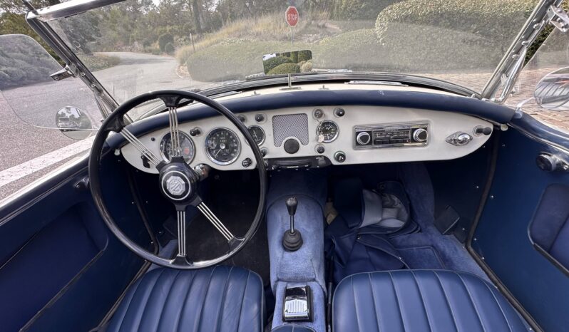 
								MGA 1600 MGA 1600 full									