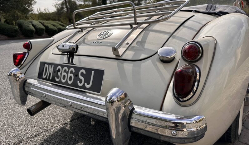 
								MGA 1600 MGA 1600 full									