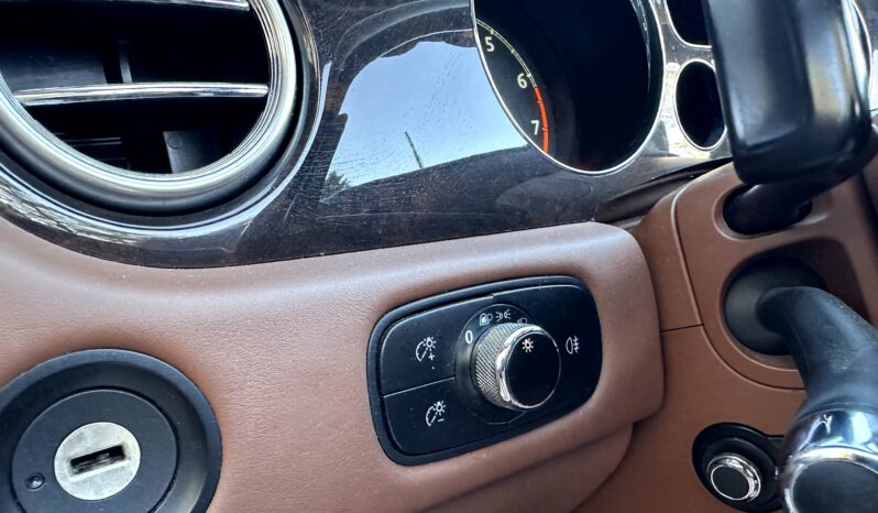 
								Bentley Continental GTC W12 6.0L 560 full									