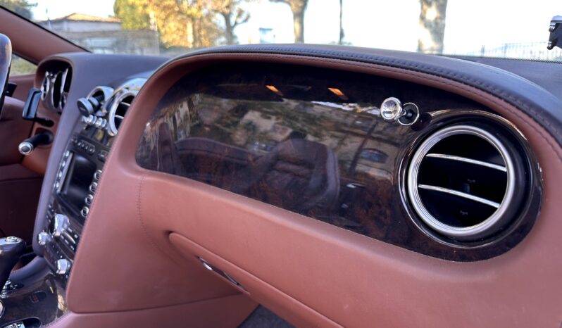 
								Bentley Continental GTC W12 6.0L 560 full									