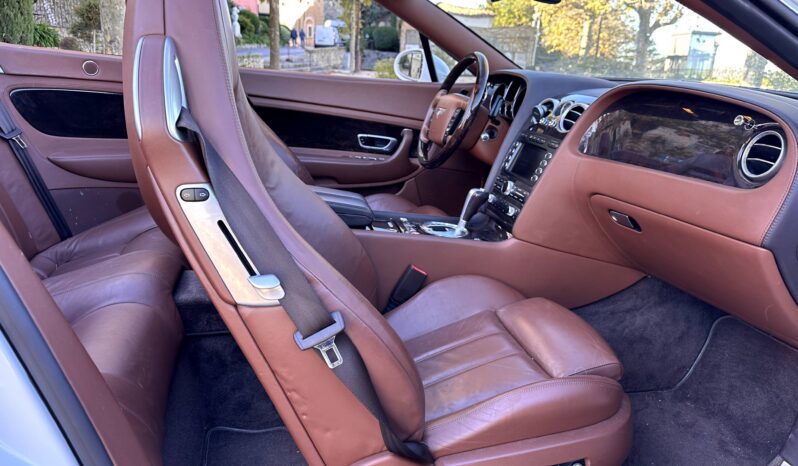 
								Bentley Continental GTC W12 6.0L 560 full									