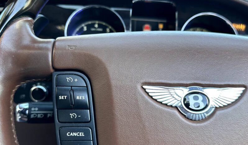 
								Bentley Continental GTC W12 6.0L 560 full									