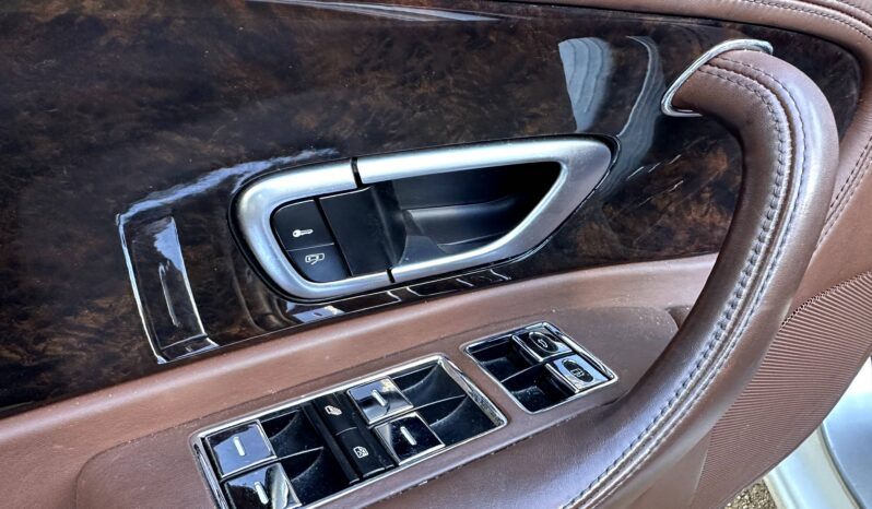 
								Bentley Continental GTC W12 6.0L 560 full									