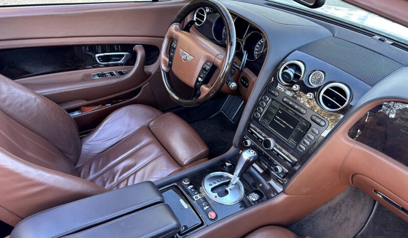 
								Bentley Continental GTC W12 6.0L 560 full									