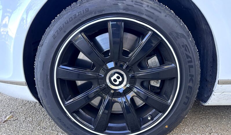 
								Bentley Continental GTC W12 6.0L 560 full									