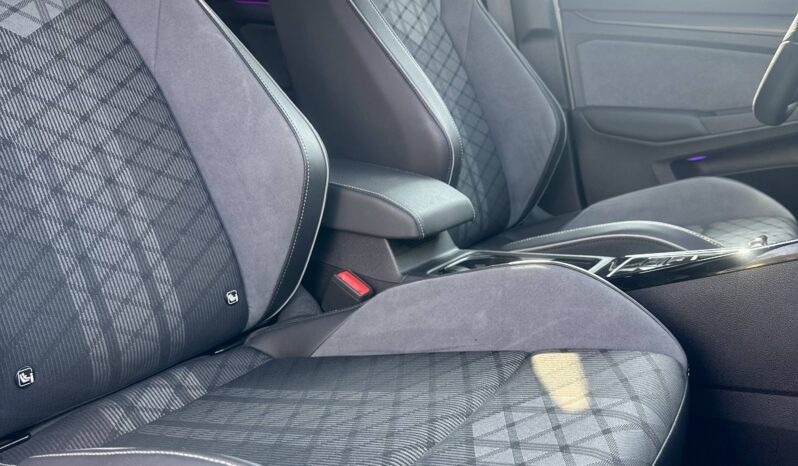 
								Volkswagen Golf 1.5 eTSI OPF 130ch R-Line DSG7 full									