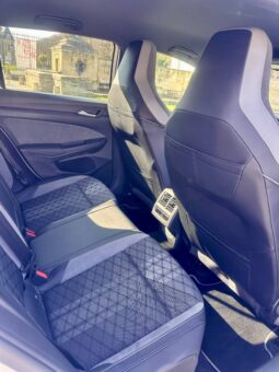 
										Volkswagen Golf 1.5 eTSI OPF 130ch R-Line DSG7 full									