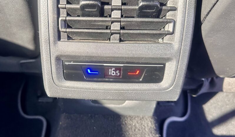 
								Volkswagen Golf 1.5 eTSI OPF 130ch R-Line DSG7 full									