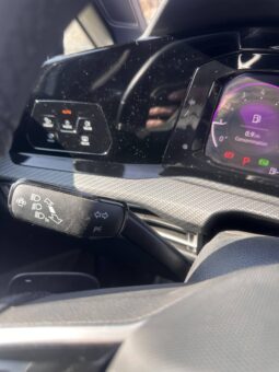 
										Volkswagen Golf 1.5 eTSI OPF 130ch R-Line DSG7 full									