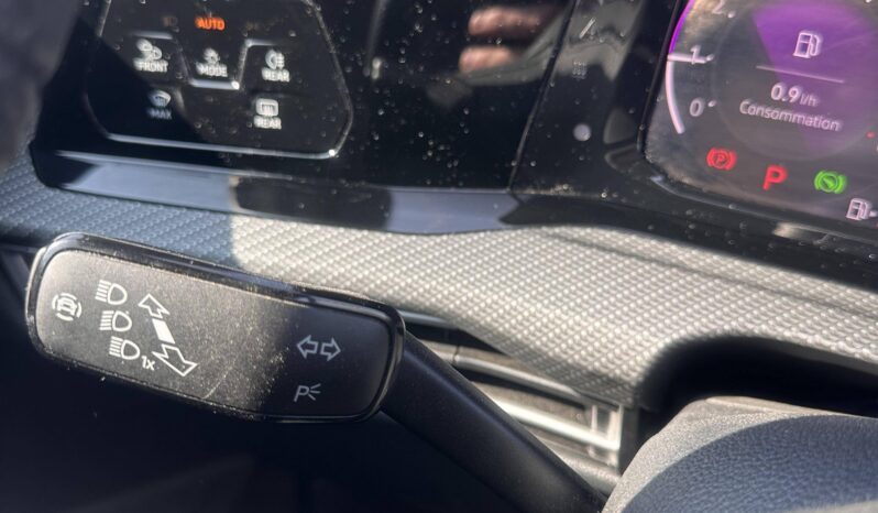 
								Volkswagen Golf 1.5 eTSI OPF 130ch R-Line DSG7 full									