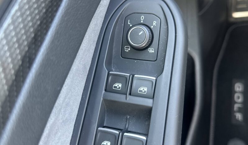 
								Volkswagen Golf 1.5 eTSI OPF 130ch R-Line DSG7 full									