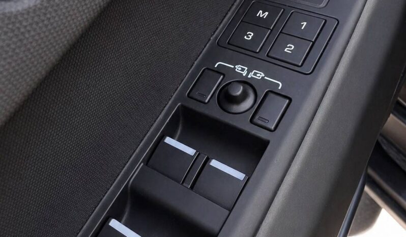 
								Land-Rover Defender 110 2.0 P300e X-Dynamic HSE full									