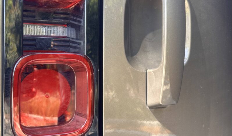 
								Land-Rover Defender 110 2.0 P300e X-Dynamic HSE full									