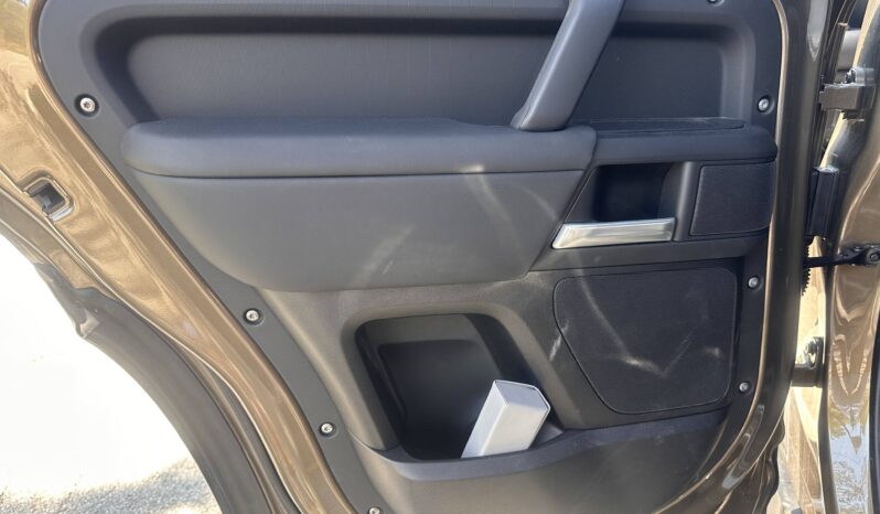 
								Land-Rover Defender 110 2.0 P300e X-Dynamic HSE full									